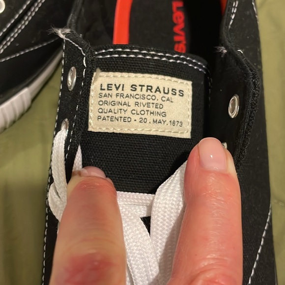 NWOT LEVI’S mens Black & white lace up canvas sneakers size 13 - Picture 3 of 10